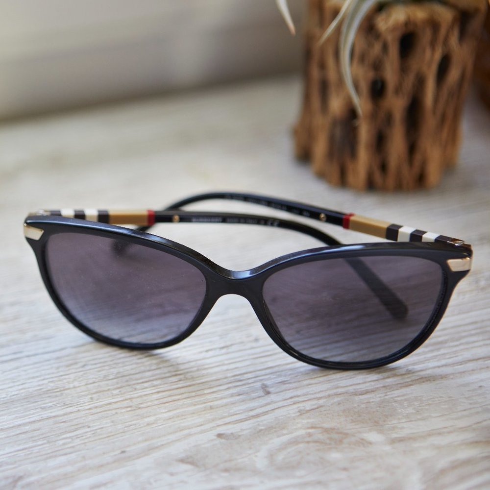 Burberry Cat Eye Sunglasses in Black | UV + Polarized Gradient Lenses - Picture 5 of 10